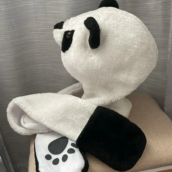 Panda-Themed Black and White Hat - Picture 6 of 9